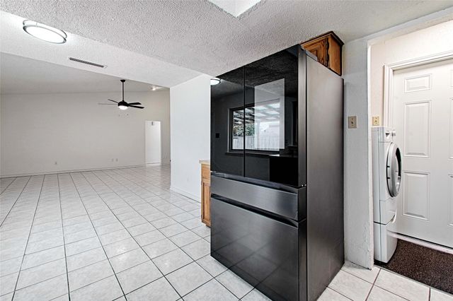 2511 Via Avenida, Carrollton, TX 75006