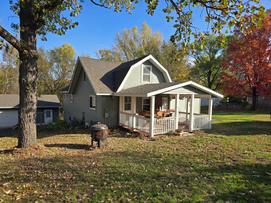 424 Water Street E, Cannon Falls, MN 55009 — exterior