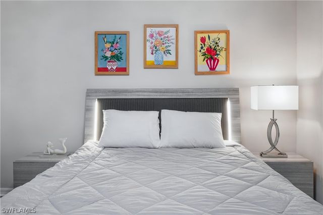 2620 NE 5 AVE, Cape Coral, FL 33909