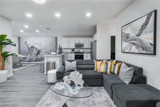 2620 NE 5 AVE, Cape Coral, FL 33909