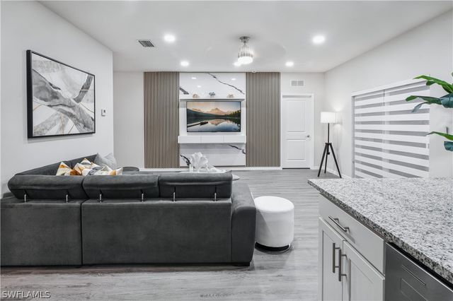 2620 NE 5 AVE, Cape Coral, FL 33909