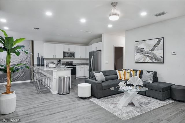 2620 NE 5 AVE, Cape Coral, FL 33909