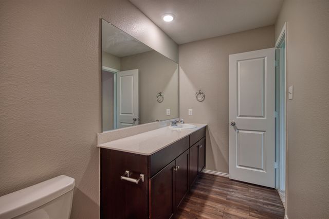 1007 Lady Bird Street, Ennis, TX 75119