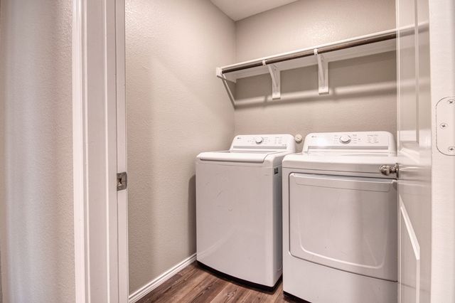 1007 Lady Bird Street, Ennis, TX 75119