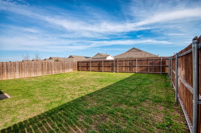 1007 Lady Bird Street, Ennis, TX 75119