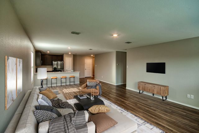 1007 Lady Bird Street, Ennis, TX 75119