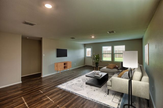 1007 Lady Bird Street, Ennis, TX 75119