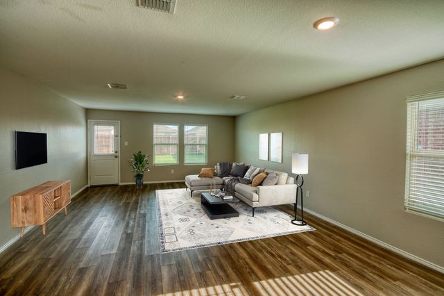 1007 Lady Bird Street, Ennis, TX 75119