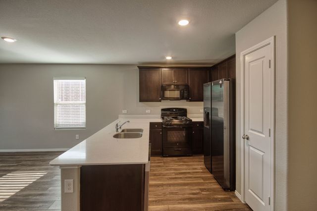 1007 Lady Bird Street, Ennis, TX 75119