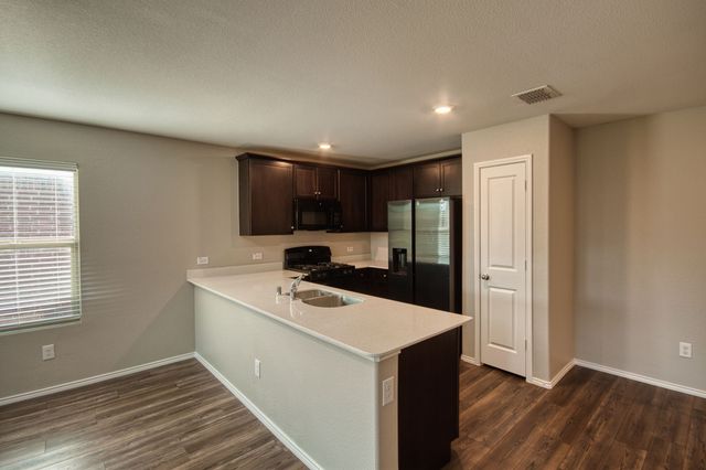 1007 Lady Bird Street, Ennis, TX 75119