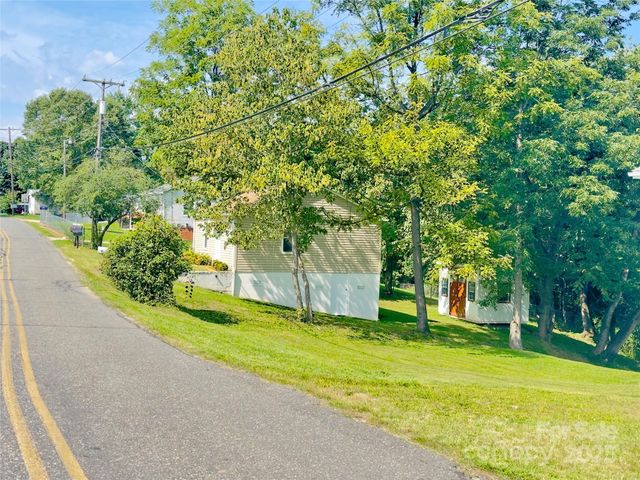 329 Morehead Road, Marion, NC 28752