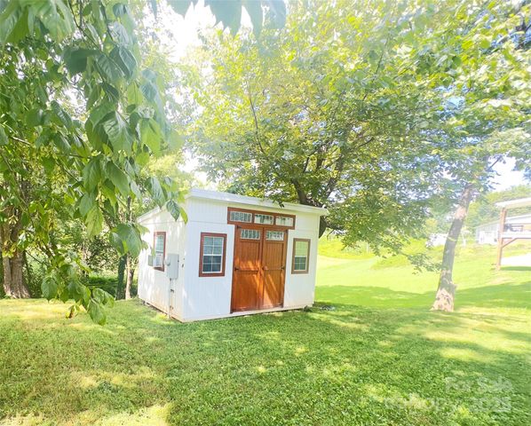 329 Morehead Road, Marion, NC 28752
