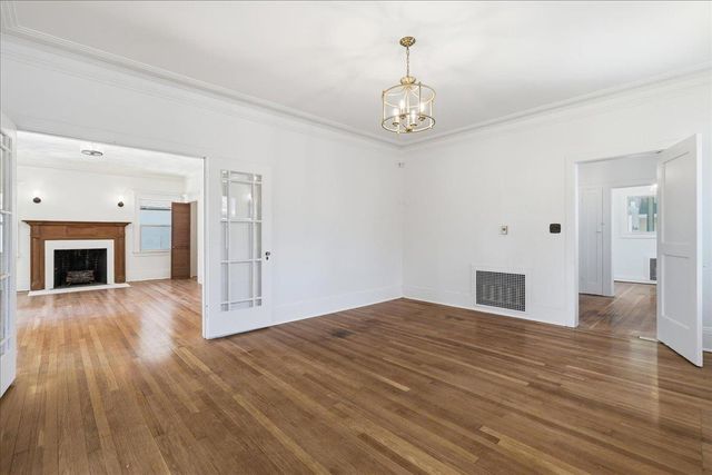 816 Alhambra Blvd, Sacramento, CA 95816
