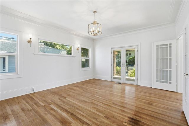 816 Alhambra Blvd, Sacramento, CA 95816