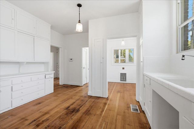 816 Alhambra Blvd, Sacramento, CA 95816