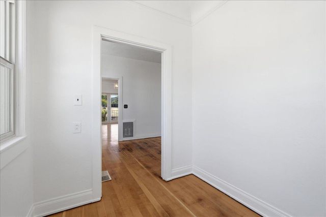 816 Alhambra Blvd, Sacramento, CA 95816