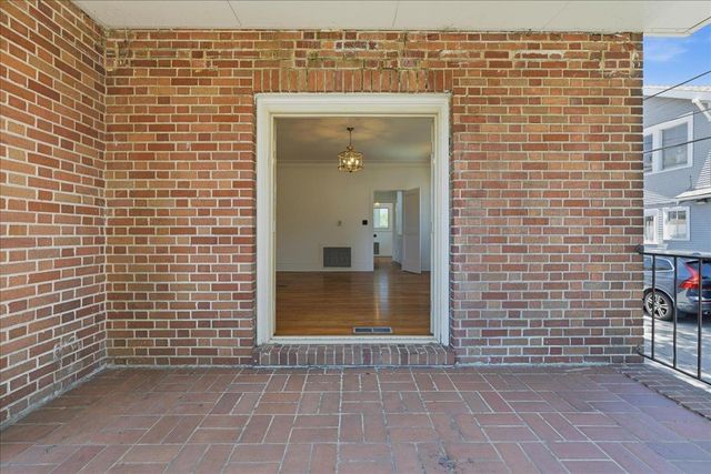 816 Alhambra Blvd, Sacramento, CA 95816
