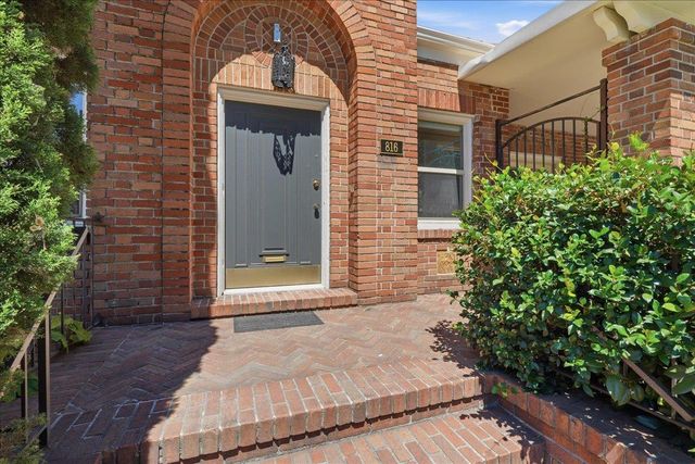 816 Alhambra Blvd, Sacramento, CA 95816