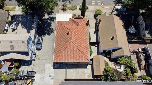 816 Alhambra Blvd, Sacramento, CA 95816