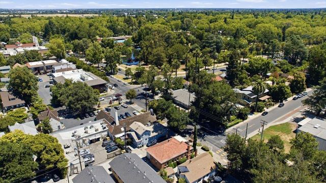 816 Alhambra Blvd, Sacramento, CA 95816