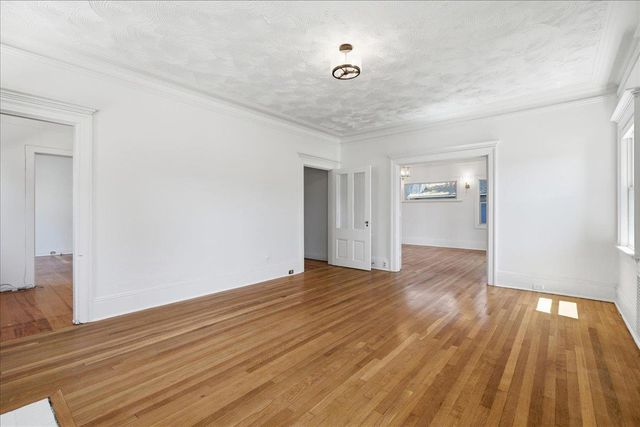 816 Alhambra Blvd, Sacramento, CA 95816