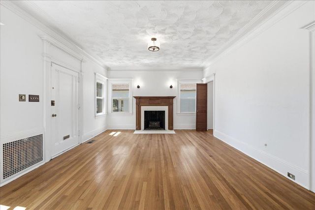816 Alhambra Blvd, Sacramento, CA 95816