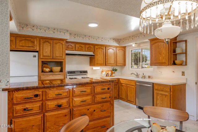 8482 Wesham Street, Ventura, CA 93004