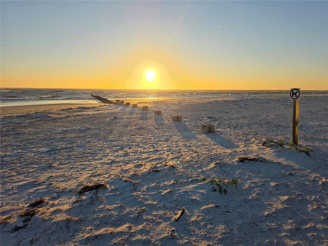 2566 GARY CIRCLE 5, Dunedin, FL 34698