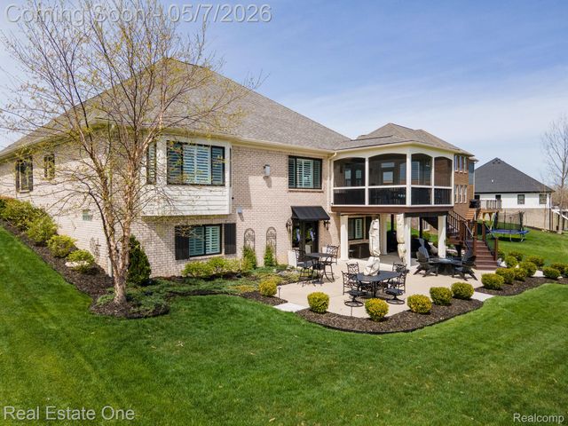 350 Golfside Drive, Oxford Charter Township, MI 48371