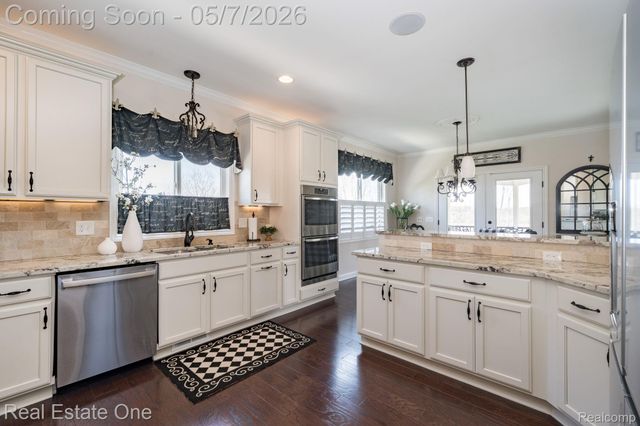 350 Golfside Drive, Oxford Charter Township, MI 48371