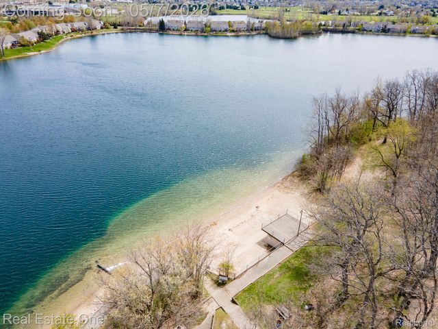 350 Golfside Drive, Oxford Charter Township, MI 48371