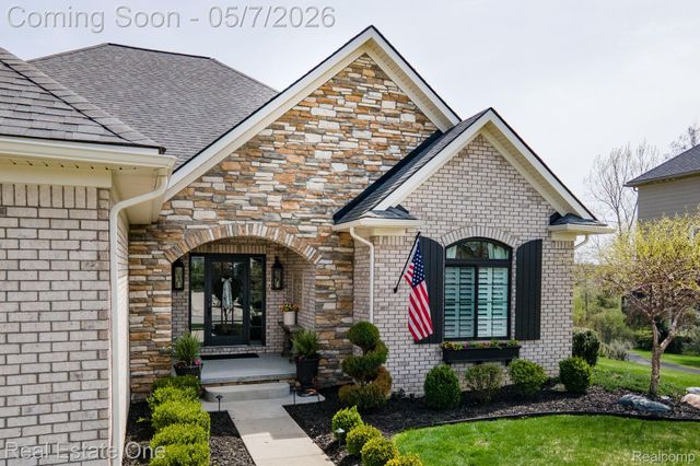 350 Golfside Drive, Oxford Charter Township, MI 48371