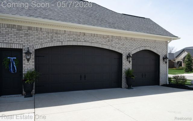 350 Golfside Drive, Oxford Charter Township, MI 48371