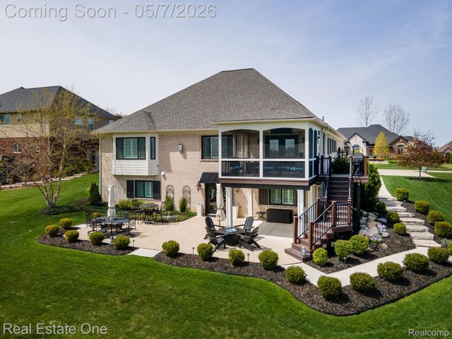 350 Golfside Drive, Oxford Charter Township, MI 48371