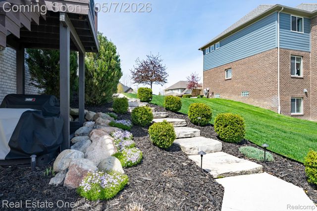 350 Golfside Drive, Oxford Charter Township, MI 48371