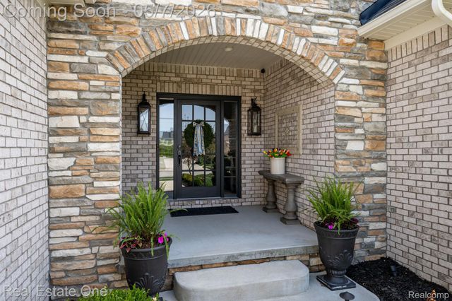 350 Golfside Drive, Oxford Charter Township, MI 48371