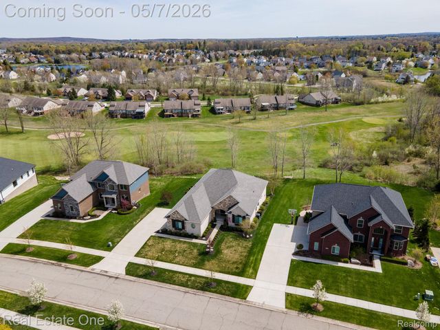 350 Golfside Drive, Oxford Charter Township, MI 48371