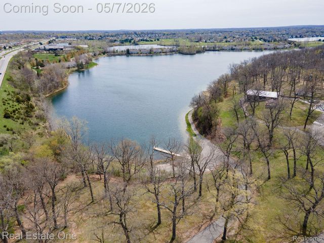 350 Golfside Drive, Oxford Charter Township, MI 48371