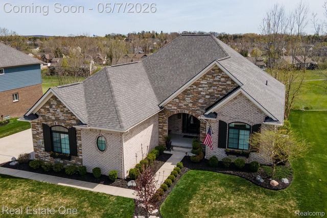 350 Golfside Drive, Oxford Charter Township, MI 48371