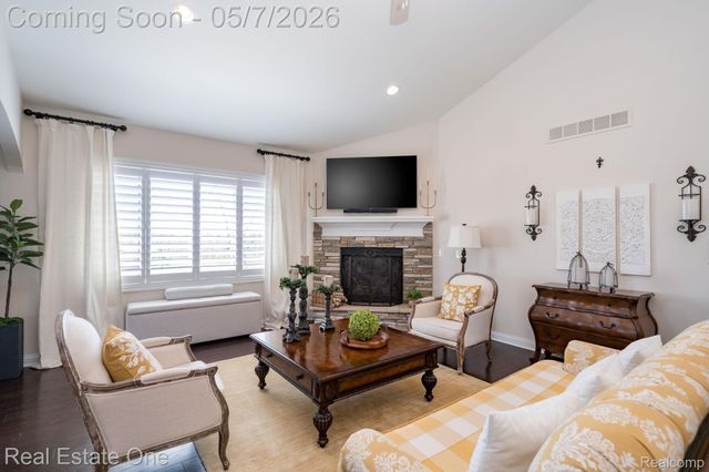 350 Golfside Drive, Oxford Charter Township, MI 48371