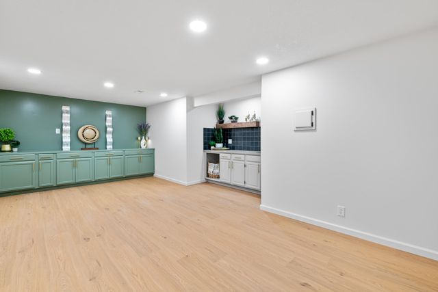 425 N Parkridge St, Wichita, KS 67212