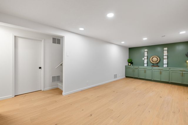 425 N Parkridge St, Wichita, KS 67212