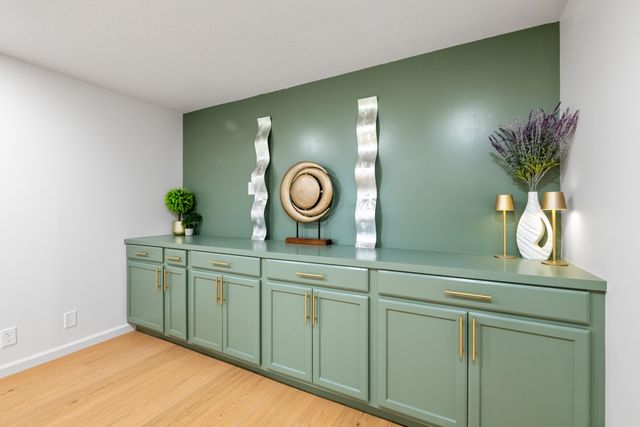 425 N Parkridge St, Wichita, KS 67212