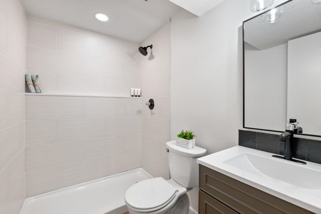 425 N Parkridge St, Wichita, KS 67212