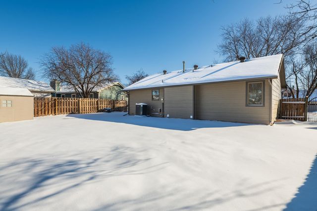 425 N Parkridge St, Wichita, KS 67212