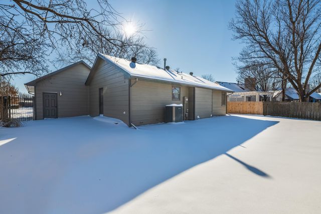 425 N Parkridge St, Wichita, KS 67212