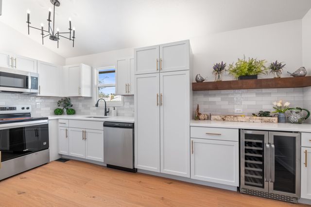 425 N Parkridge St, Wichita, KS 67212