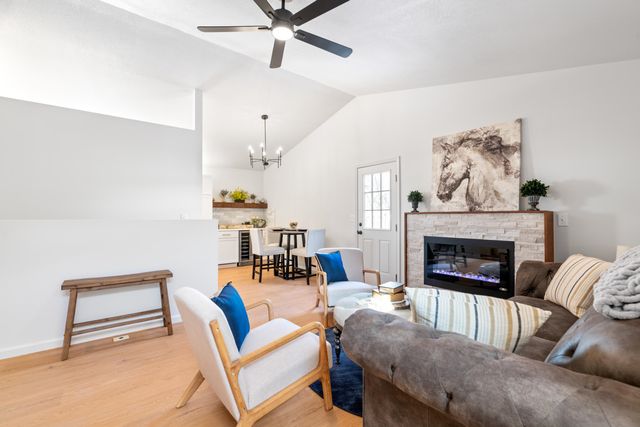 425 N Parkridge St, Wichita, KS 67212