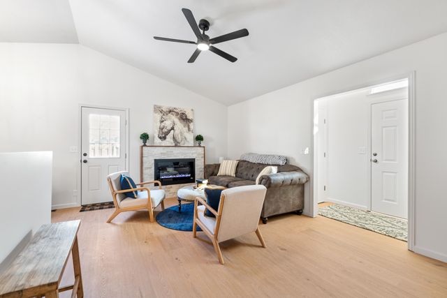 425 N Parkridge St, Wichita, KS 67212