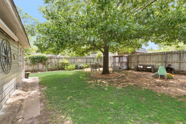 405 Pecan Street, Forreston, TX 76041